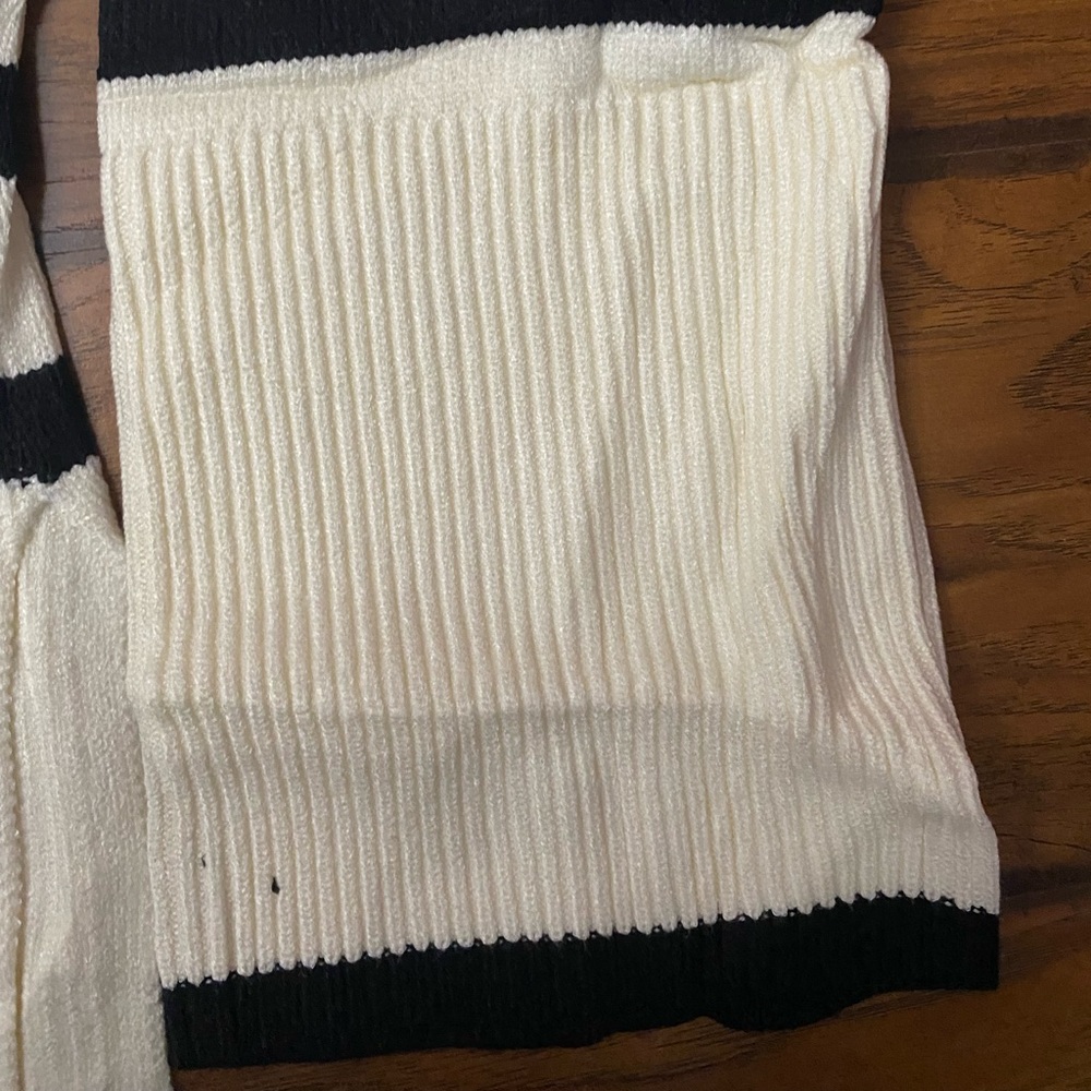 Zesica Black and White Striped Women’s Cozy Sweater Size Lg - Picture 2 of 8